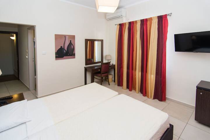 Room 37 of 103
