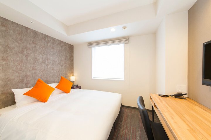 Room 10 of 38