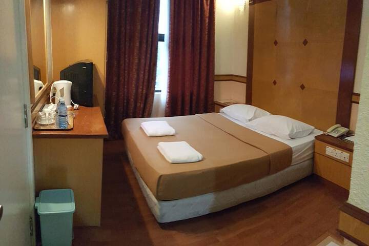 Room 8 of 48