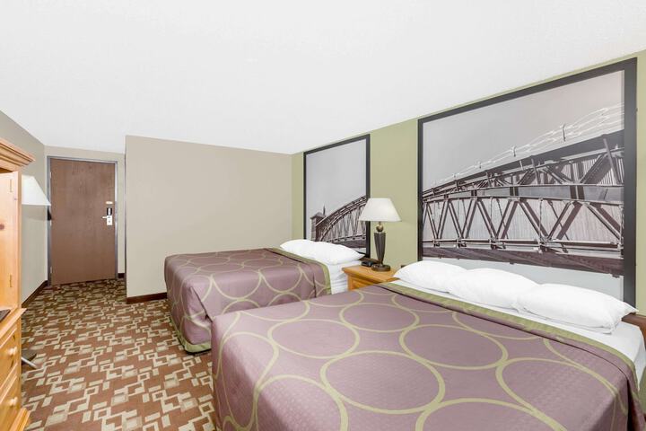 Room 15 of 32