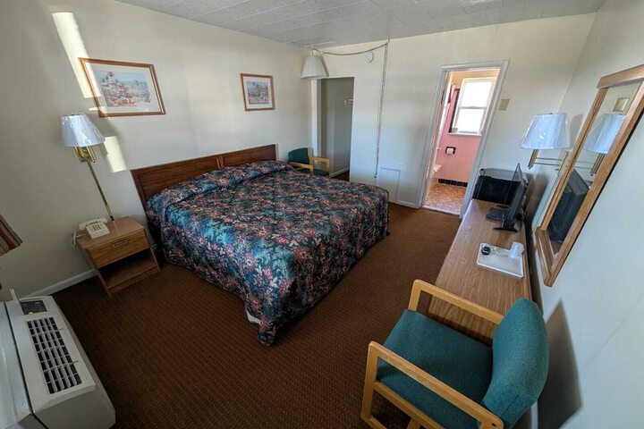 Room 3 of 20