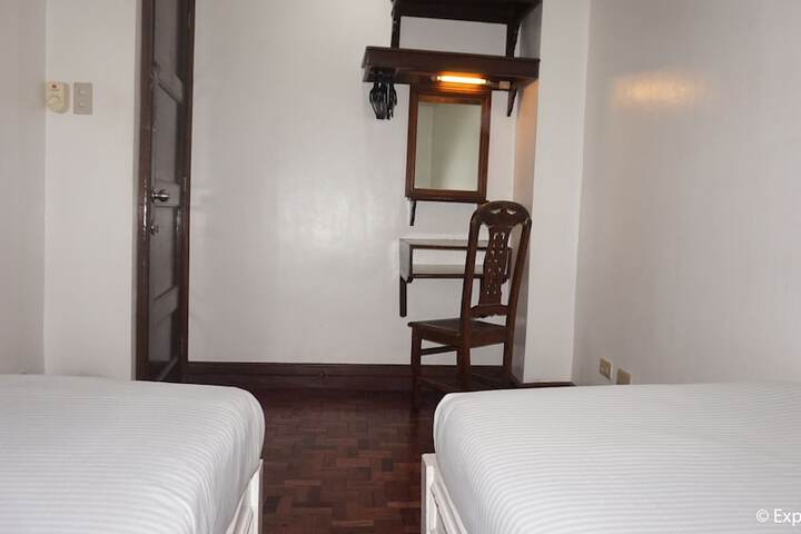 Room 27 of 83
