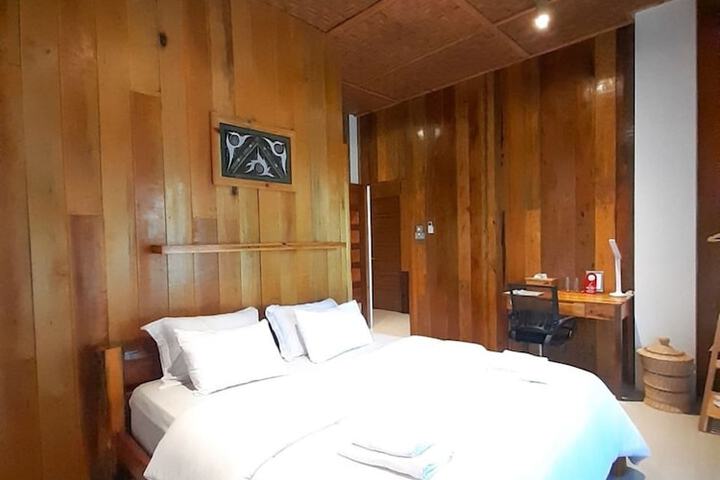 Room 4 of 33