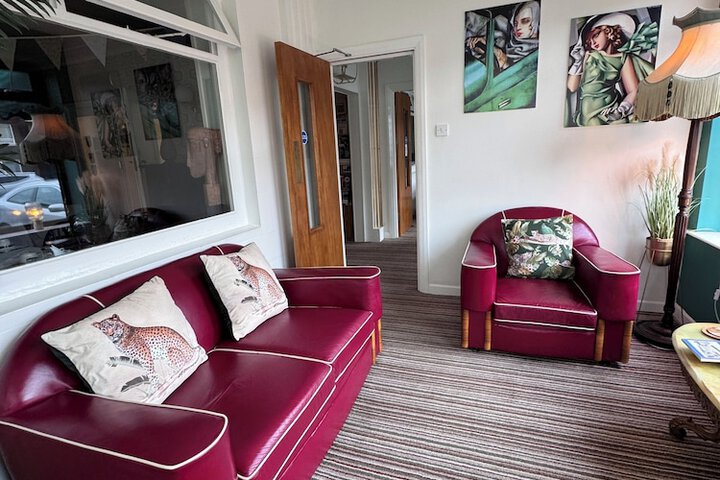 Lounge 80 of 99