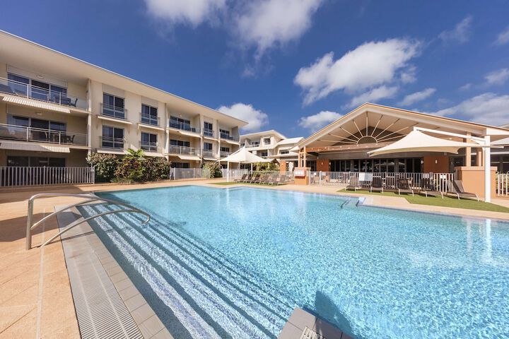 Pool Hotel
