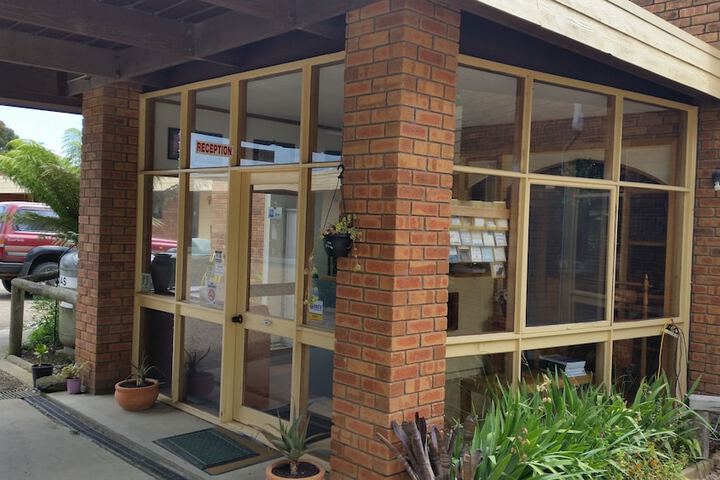 Exterior of Toora Lodge Motel
