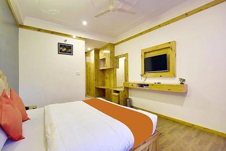 Room 6 of 13
