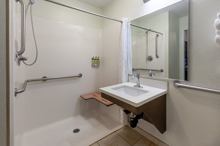 1 Queen Bed Studio Suite (17 of 22)