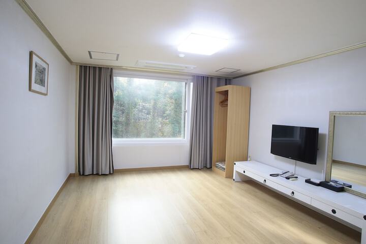 Room 4 of 14