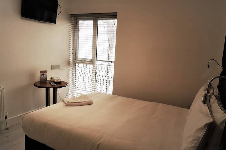 Room 38 of 219