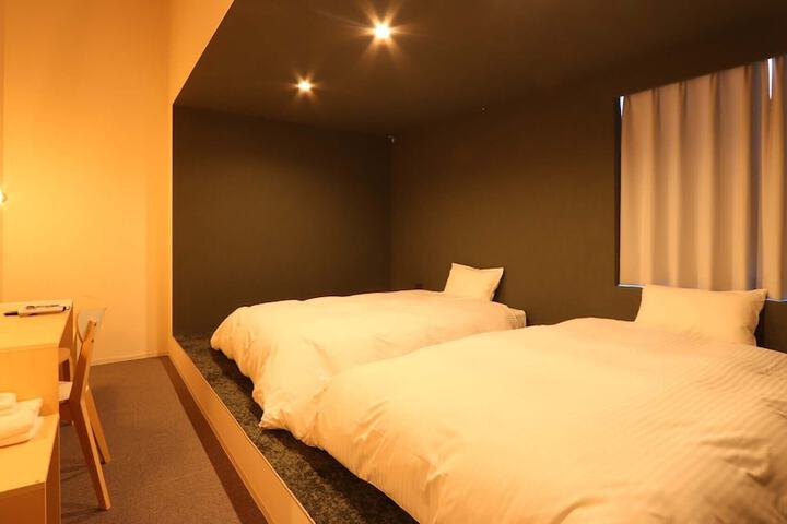 Room 5 of 14
