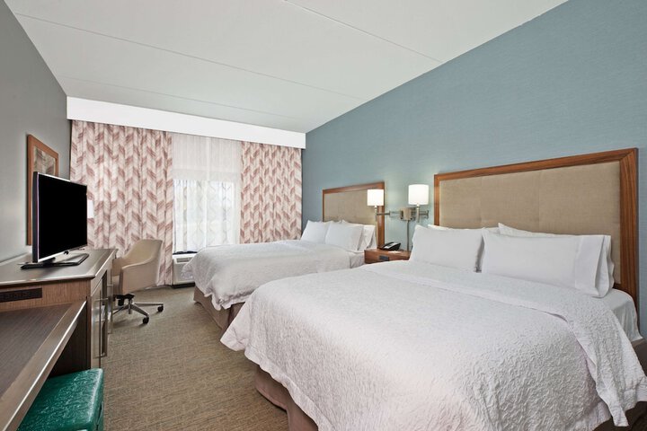 2 Queen Beds Mobility Accessible with Tub (3 of 6)