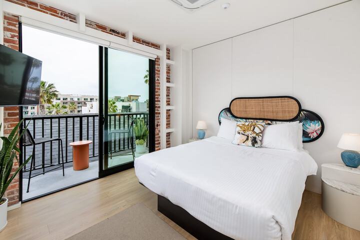 Room 2 of 98