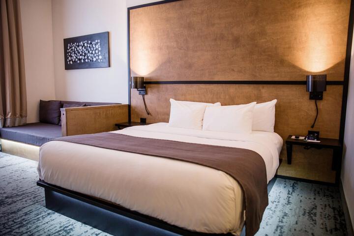 1 King Bed (9 of 18)