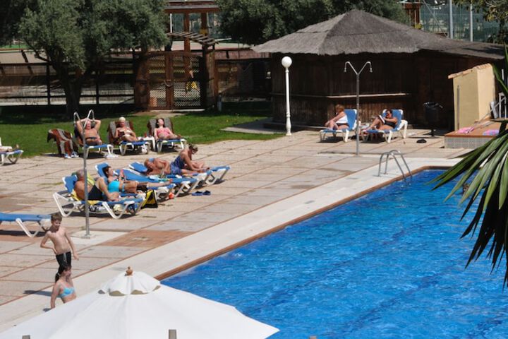 Hotel with Pool