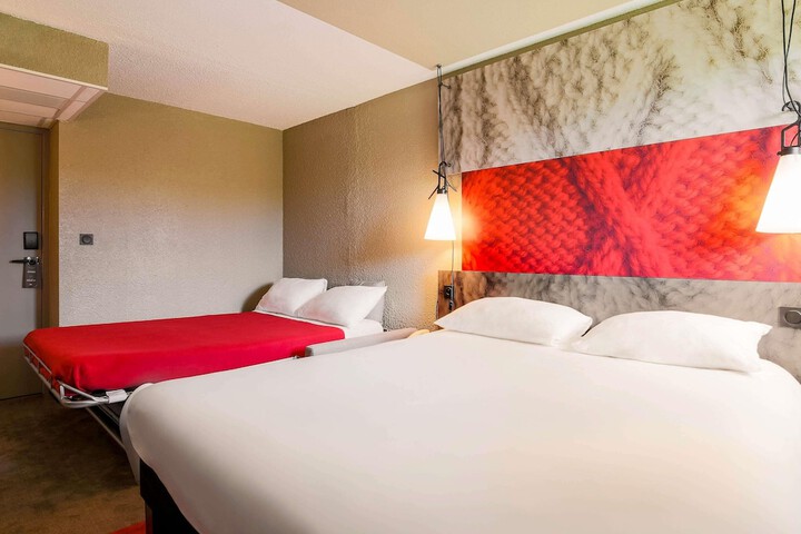 Room 3 of 57