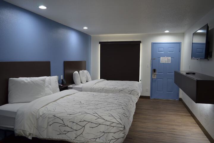 2 Queen Beds (4 of 13)
