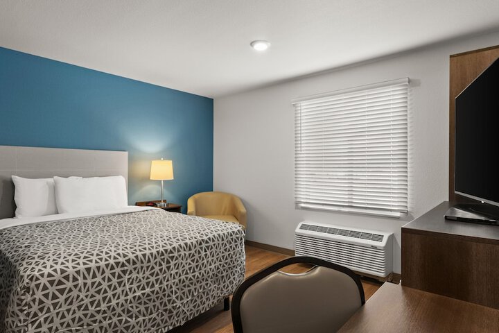 Room 9 of 28