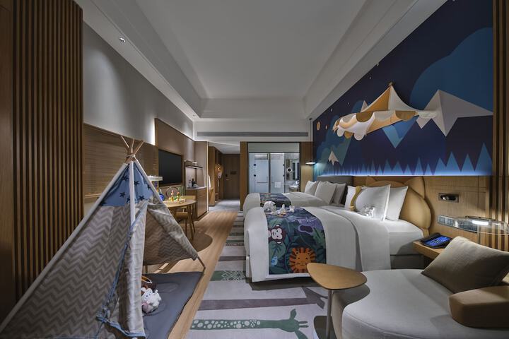 Room 10 of 33