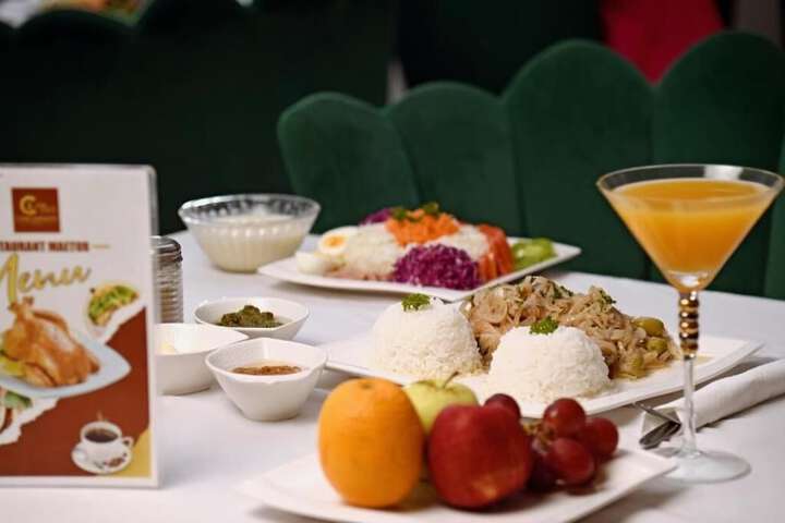 Dining 16 of 19