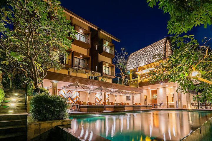 Pools & Facilities