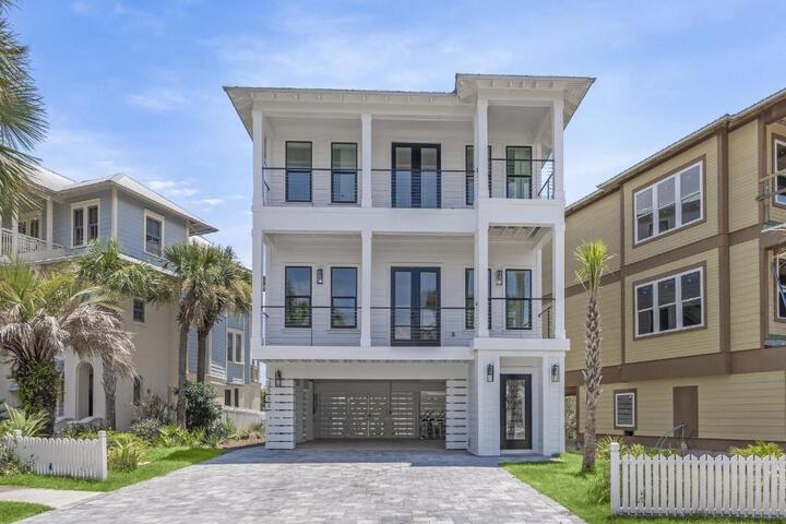 Exterior of Beach Paradise Manor at Destin Pointe Resort