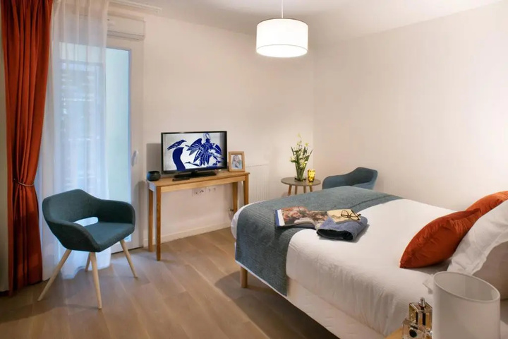 Room 2 of 4