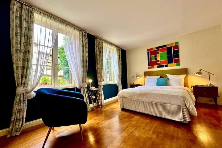 Room 7 of 12