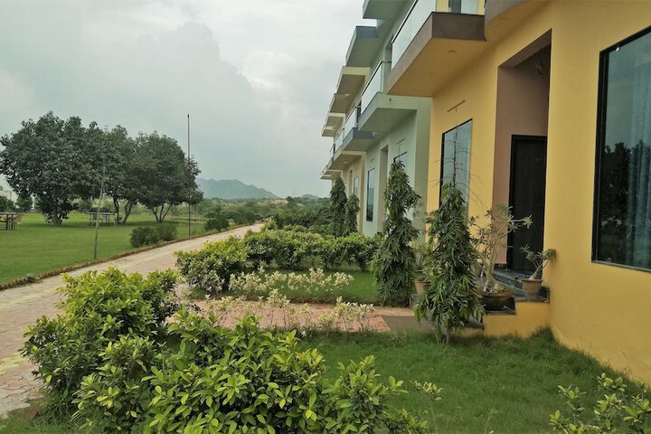 Hotel Exterior 58 of 60