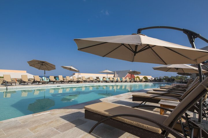 Hotel with Pool