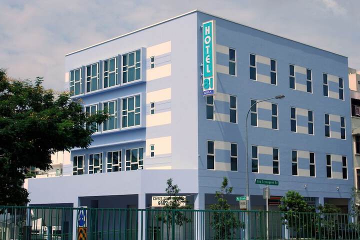 Hotel Entry