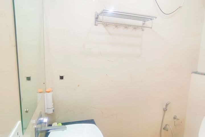 Room 13 of 19
