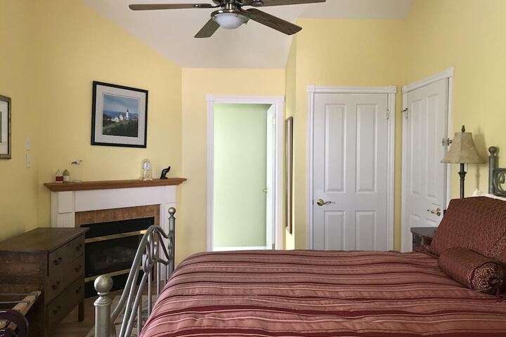 Room 3 of 28