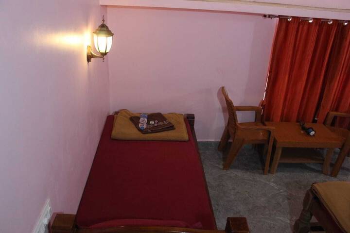 Room 5 of 32