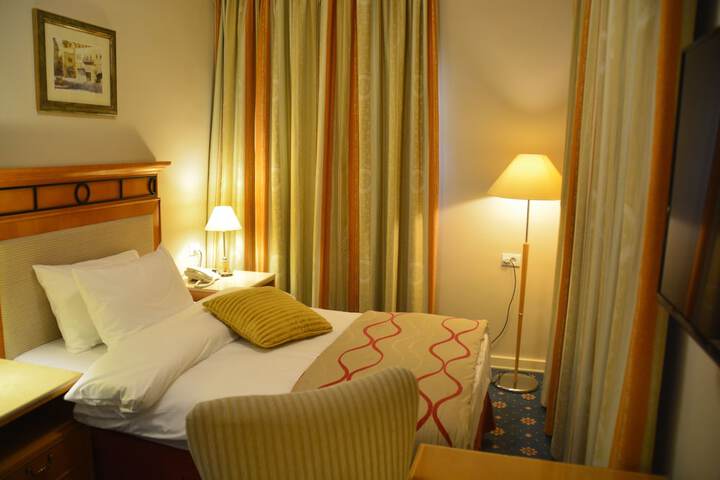 Room 6 of 47