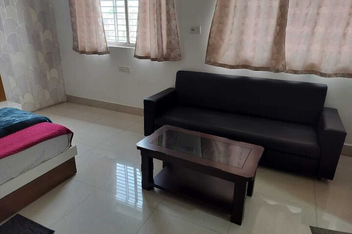 Room 8 of 32