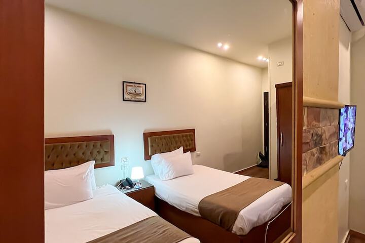 Room 48 of 284