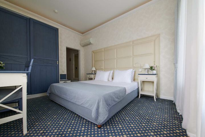 Room 13 of 48