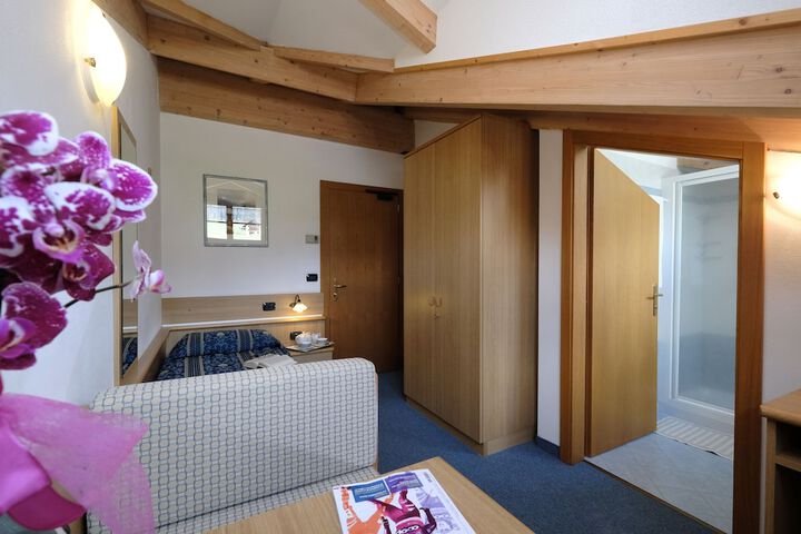 Room 6 of 44
