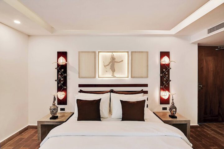 Room 12 of 28