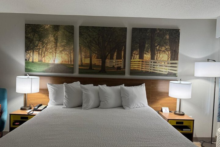 Room 5 of 11
