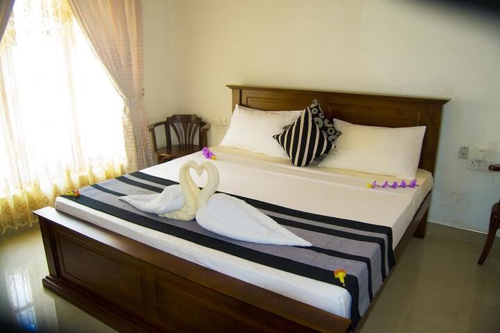 Room 5 of 33