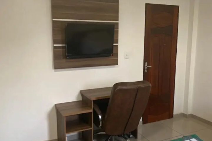 Room 5 of 9