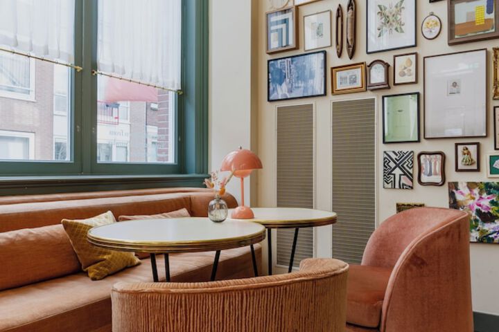 Lounge 219 of 269
