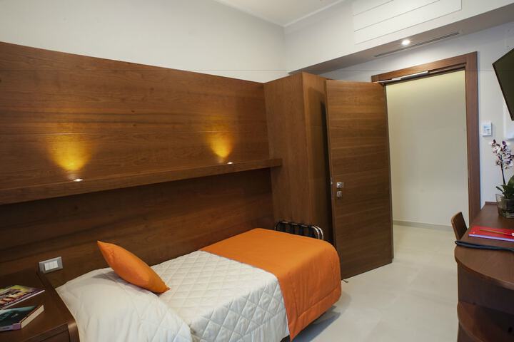 Room 4 of 37