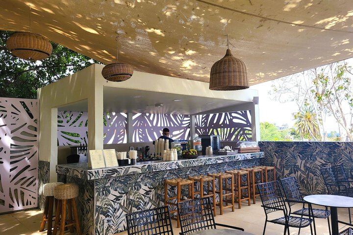 Lounge 54 of 63