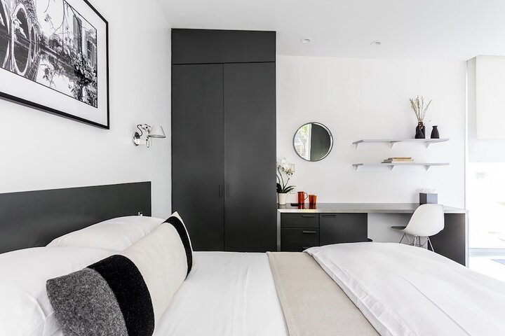 Room 13 of 32