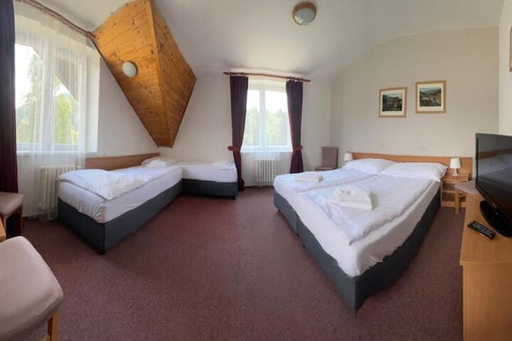 Room 12 of 28