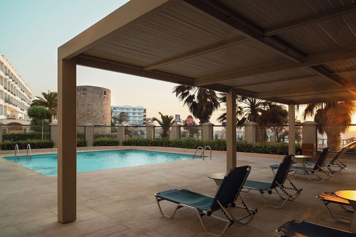 Hotel with Pool