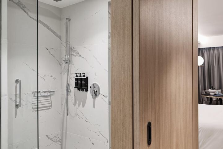 Room 73 of 108